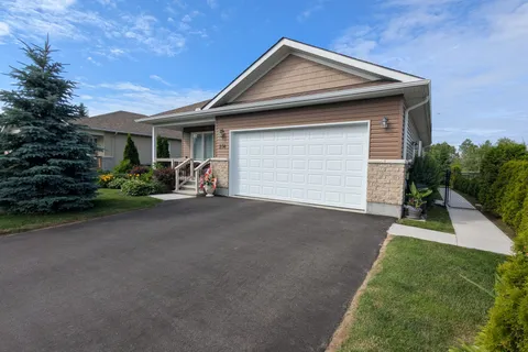 230 Wood Avenue, ON K7A 5G9