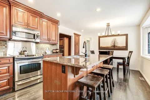 303 Admiral Drive, ON N5V 1J2