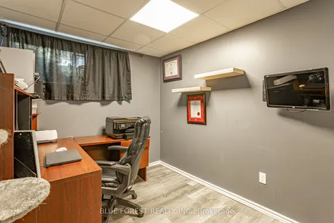 2 Surrey Crescent, ON N6E 1T6