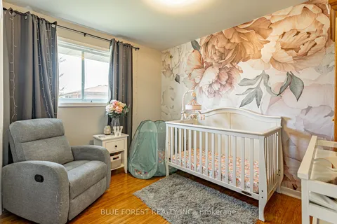 2 Surrey Crescent, ON N6E 1T6