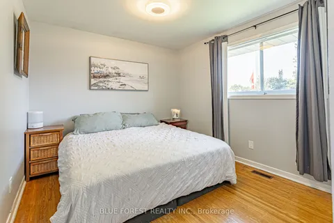 2 Surrey Crescent, ON N6E 1T6