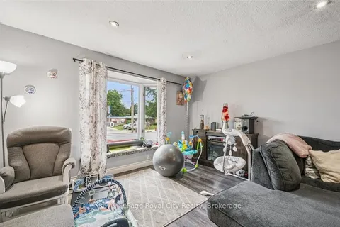 1236 Ottawa Street, ON N2E 1L8