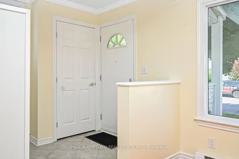 978 Admiral Avenue, ON K1Z 6L9