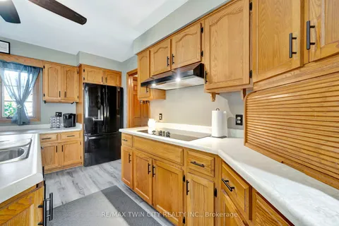 132 Oak Street, ON N3Y 4S3