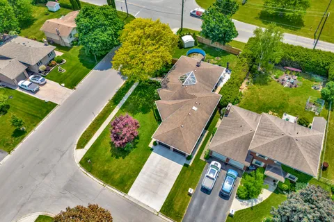 132 Oak Street, ON N3Y 4S3