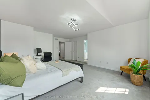 180 Deerfox Drive, ON K2J 4W8