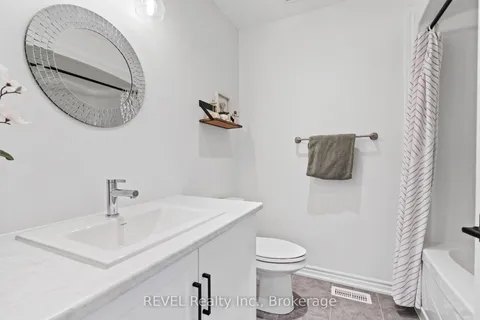 8045 Brookside Drive, ON L2H 3T9
