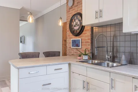 48 Hodgkins Avenue, ON L2V 1M1