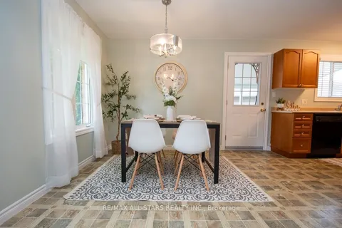 8 Trailway Lane, ON K9V 6L3