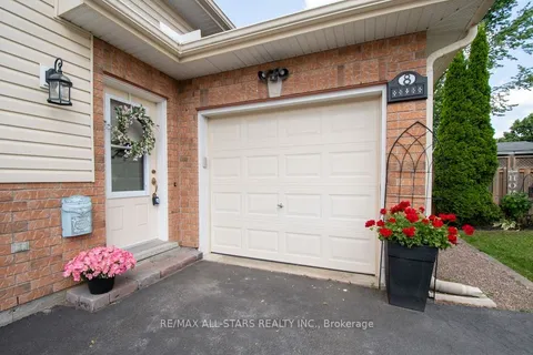 8 Trailway Lane, ON K9V 6L3