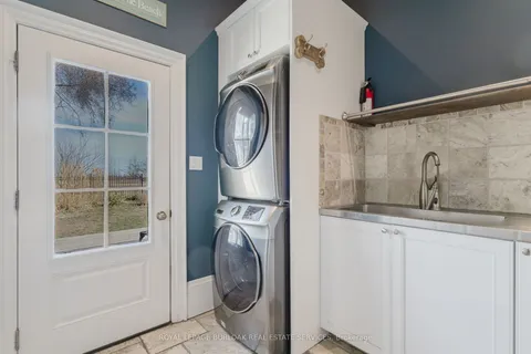 957 Beach Boulevard, ON L8H 6Z7