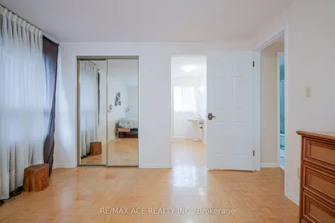 28 Wilkins Drive, ON N2E 1L2