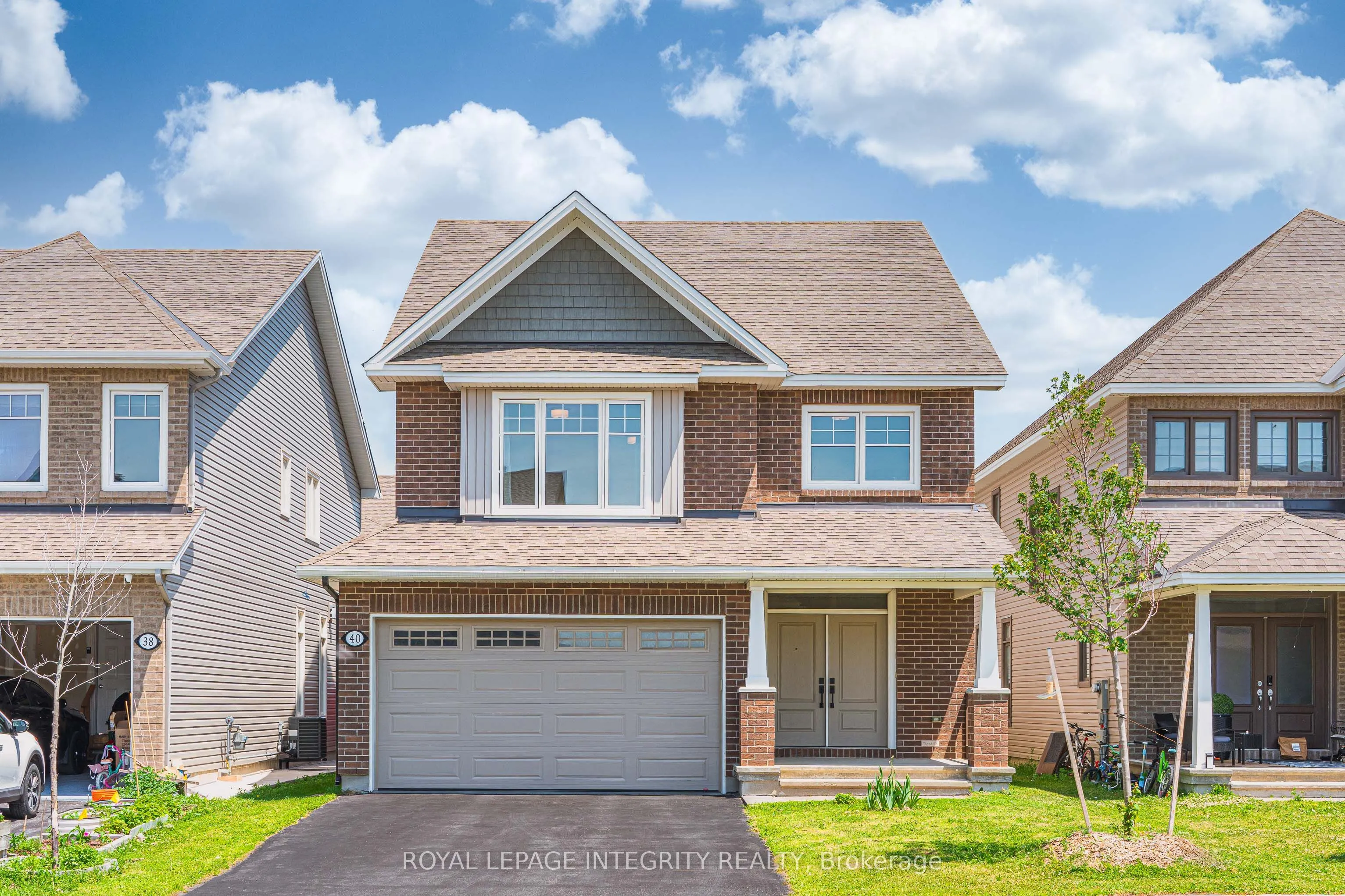 40 Aconitum Way, ON K1T 0R8
