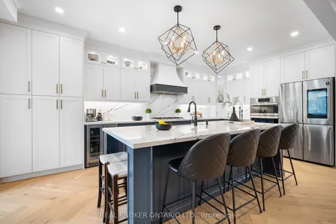 904 Magdalena Court, ON N2E 0B3