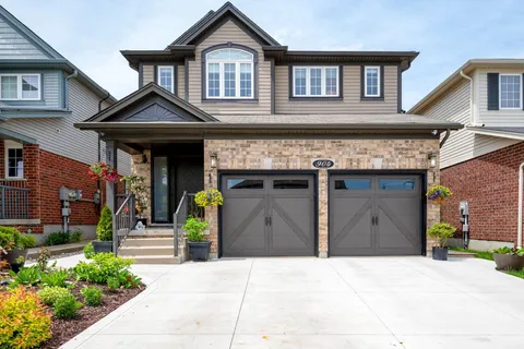 904 Magdalena Court, ON N2E 0B3