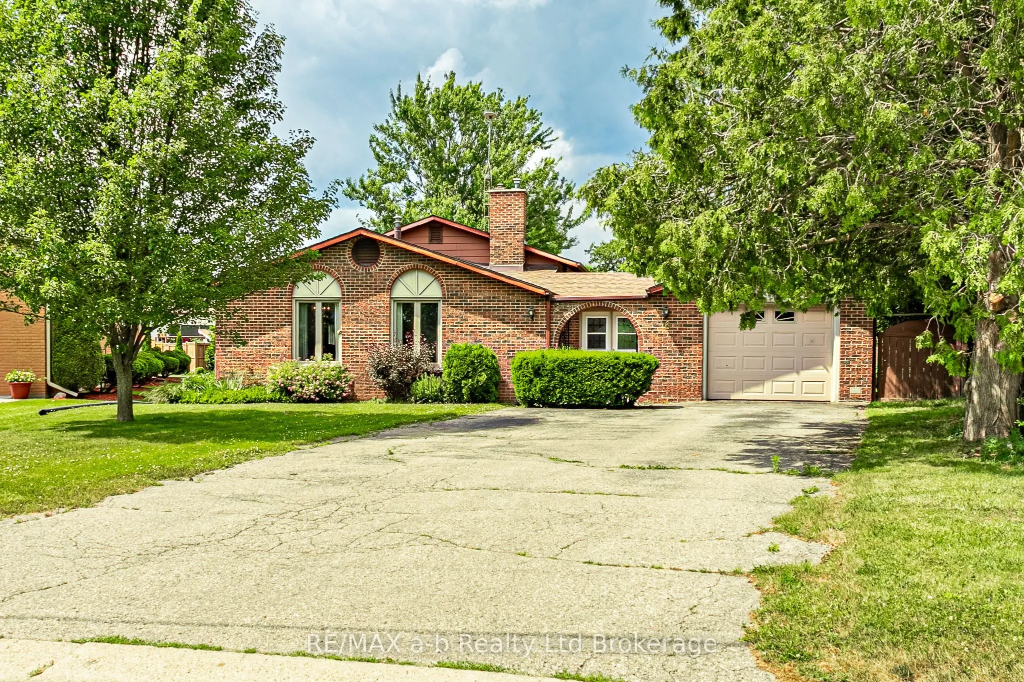 6 Kirwin Drive, ON N5C 3M3