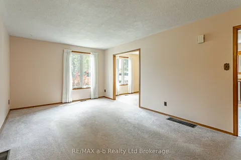 6 Kirwin Drive, ON N5C 3M3