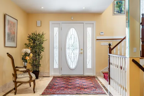 887 MONTGOMERY Drive, ON L9G 3H6