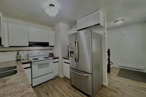 504 Pineview Gardens, ON L9V 2Z9