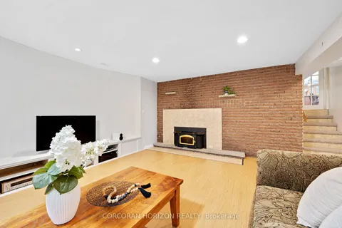 8 Sunbridge Crescent, ON N2K 1T3