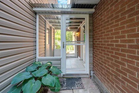 8 Sunbridge Crescent, ON N2K 1T3