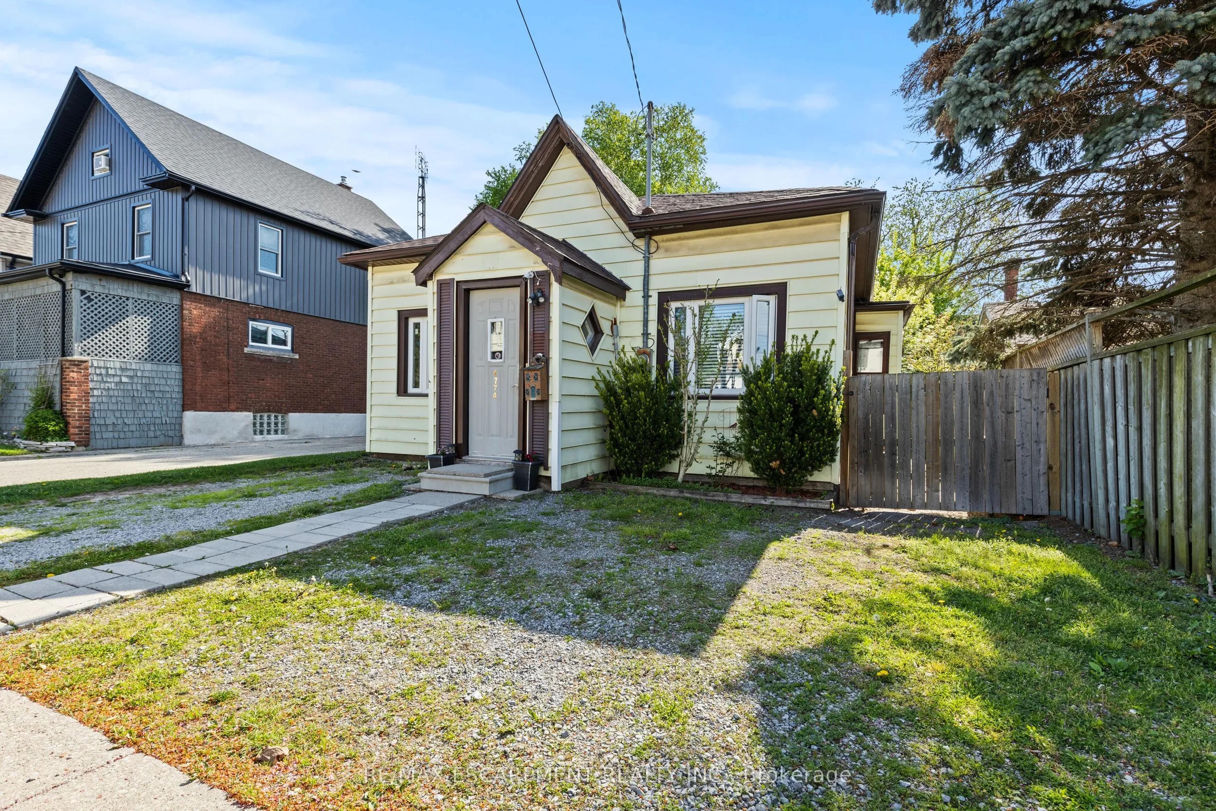 4774 Saint Clair Avenue, ON L2E 3T1