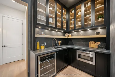 10099 Pinery Bluffs Road, ON N0M 1T0