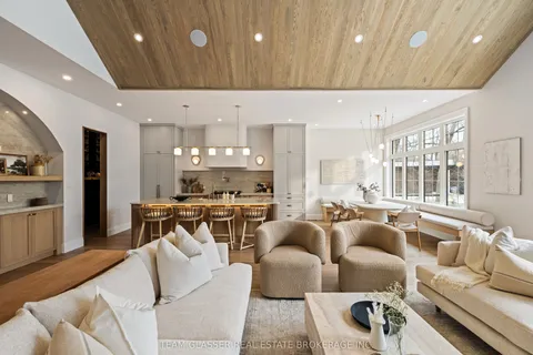 10099 Pinery Bluffs Road, ON N0M 1T0