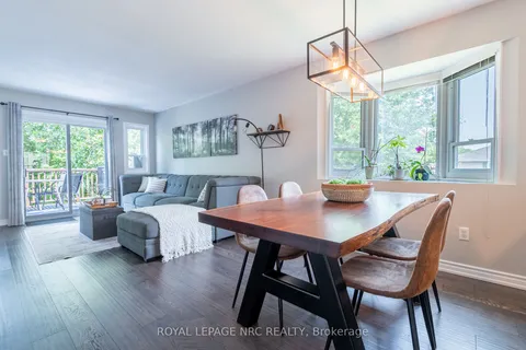 4 Jackson Court, ON L3C 7G2