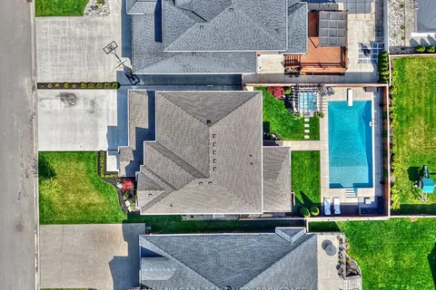 8886 Black Forest Crescent, ON L2H 0M8