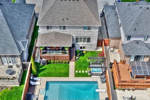 8886 Black Forest Crescent, ON L2H 0M8