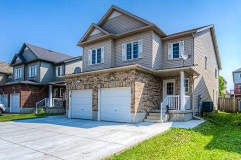 1332 Countrystone Drive, ON N2N 3R9
