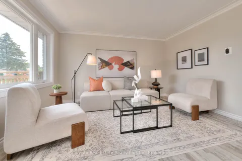 31 Roberts Crescent, ON N2E 1A6