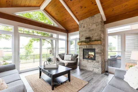 9459 Mccuan Road, ON K7C 0C4