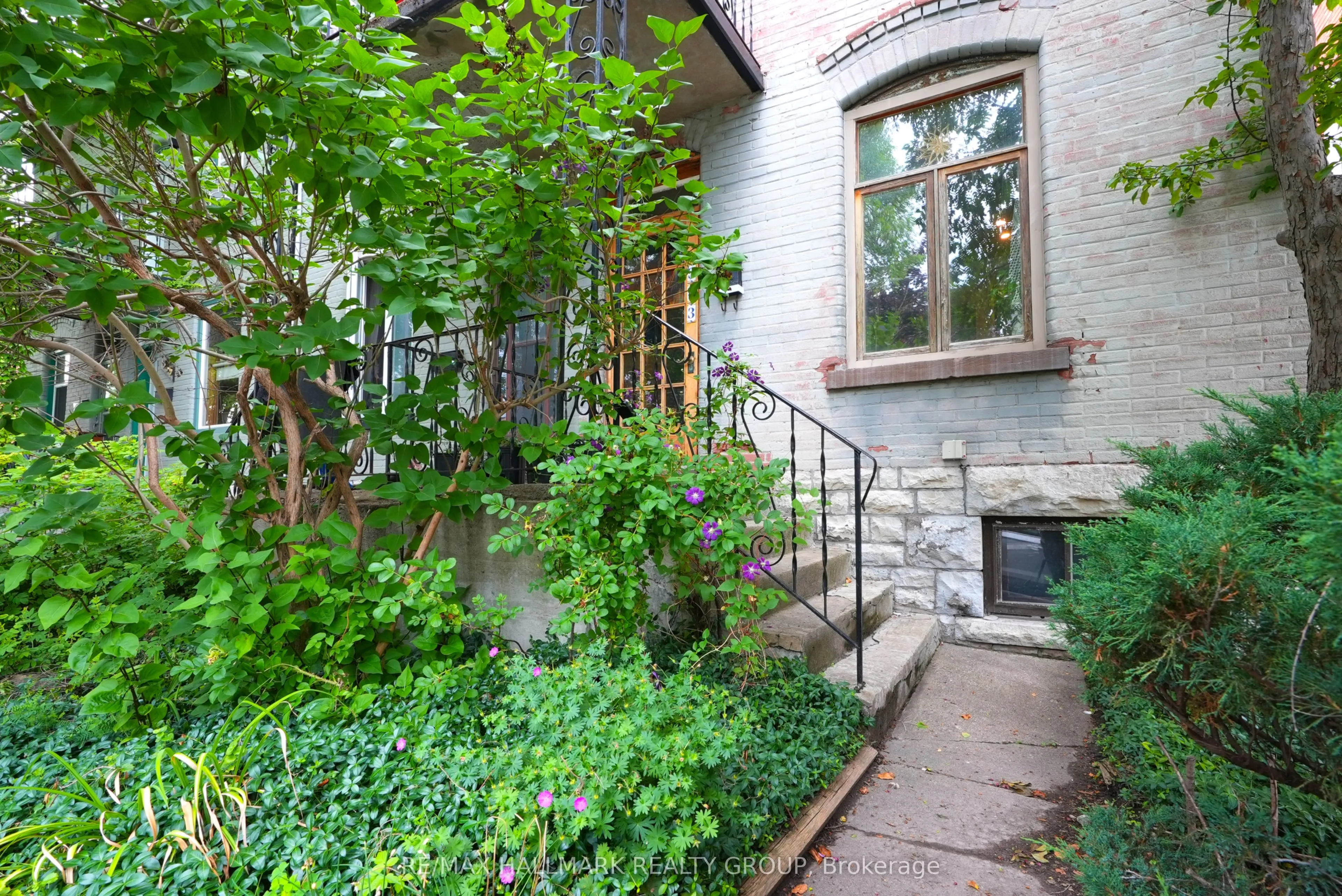 343 Somerset Street, ON K1N 6W6