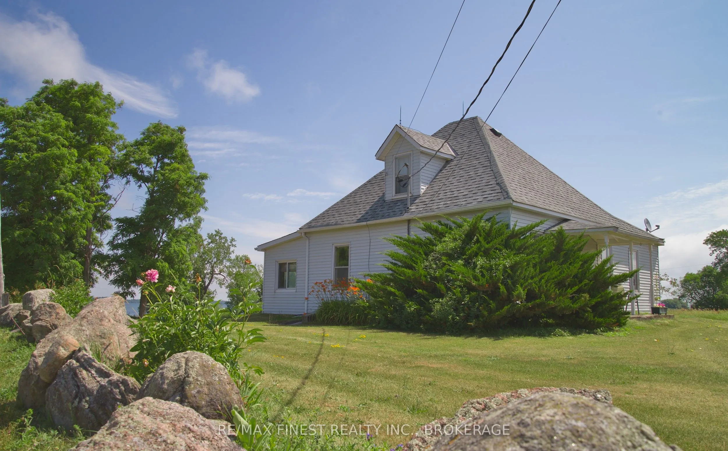 10 Front Road, ON K0H 2S0