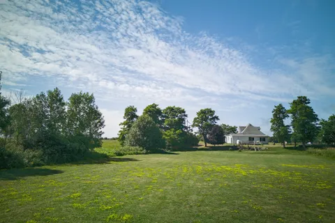 10 Front Road, ON K0H 2S0