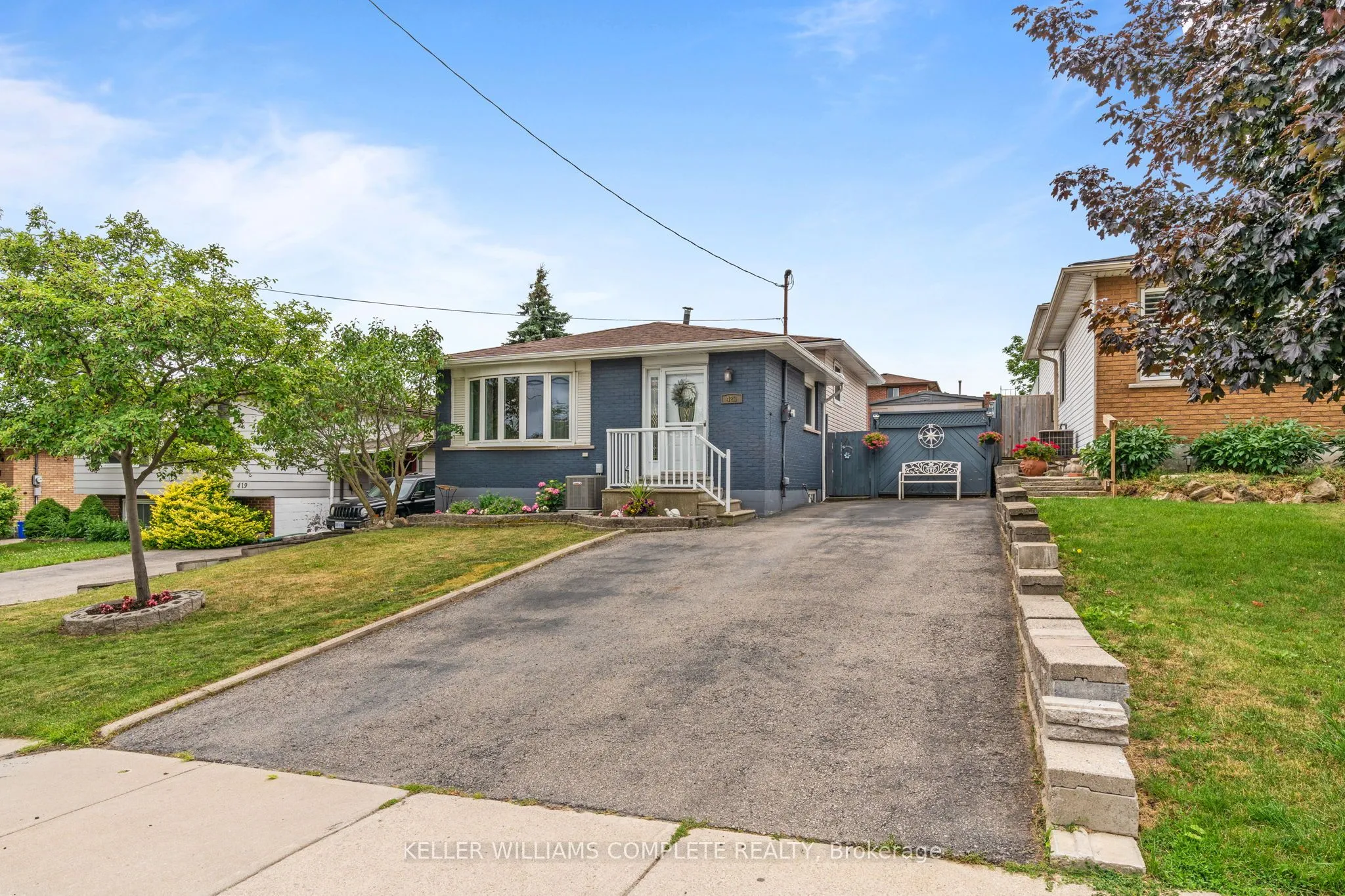 423 QUEEN VICTORIA Drive, ON L8W 1G7
