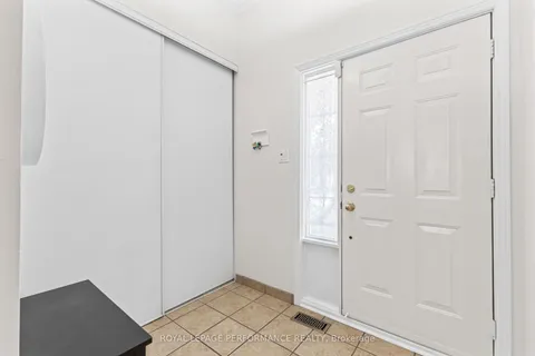 6406 Sablewood Place, ON K1C 7L7
