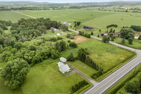 PT LT 1 CON 6 Road, ON K4K 1K7