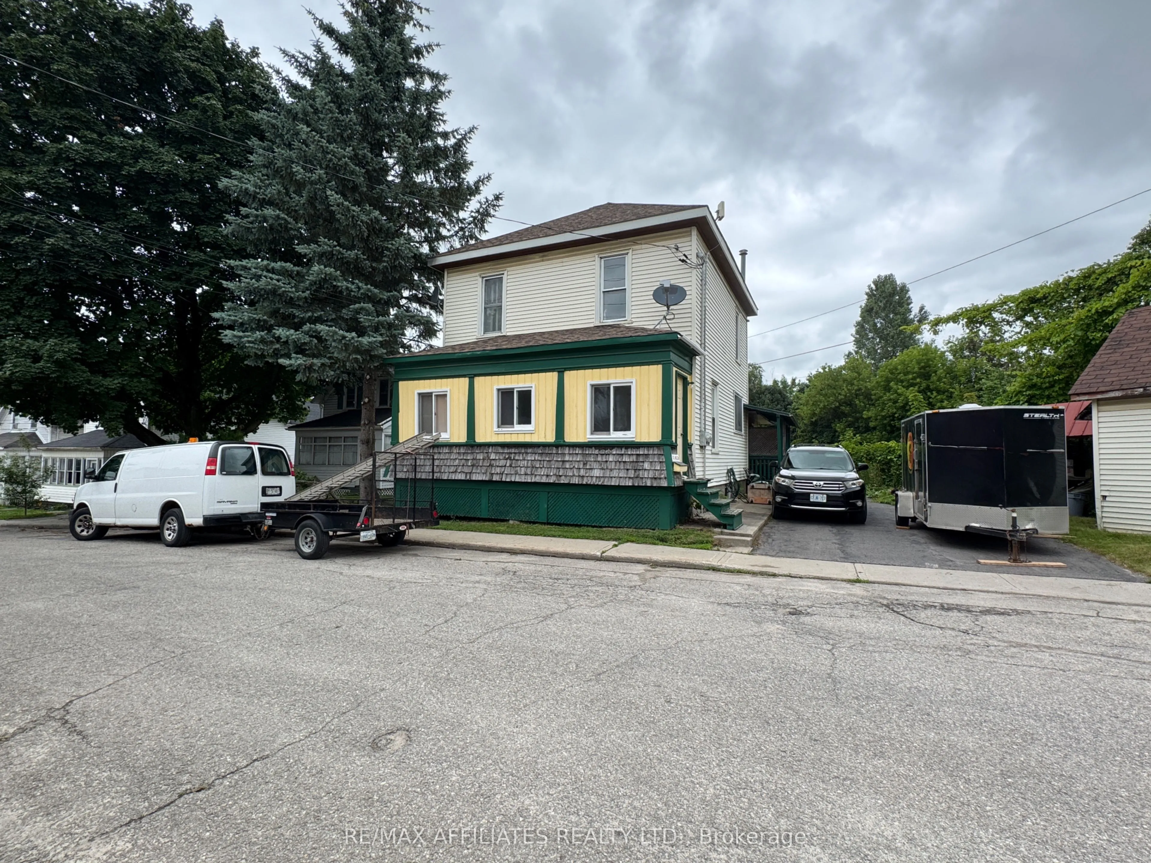 12 Helen Street, ON K7A 2M3