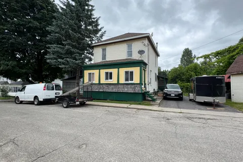 12 Helen Street, ON K7A 2M3