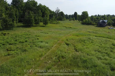 272 Round Lake Road, ON K0J 2A0