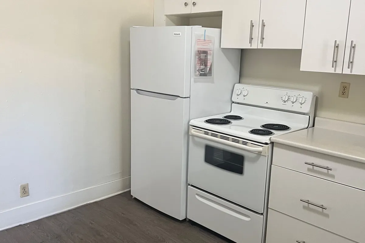 586 Main Street, ON P1B 1B8