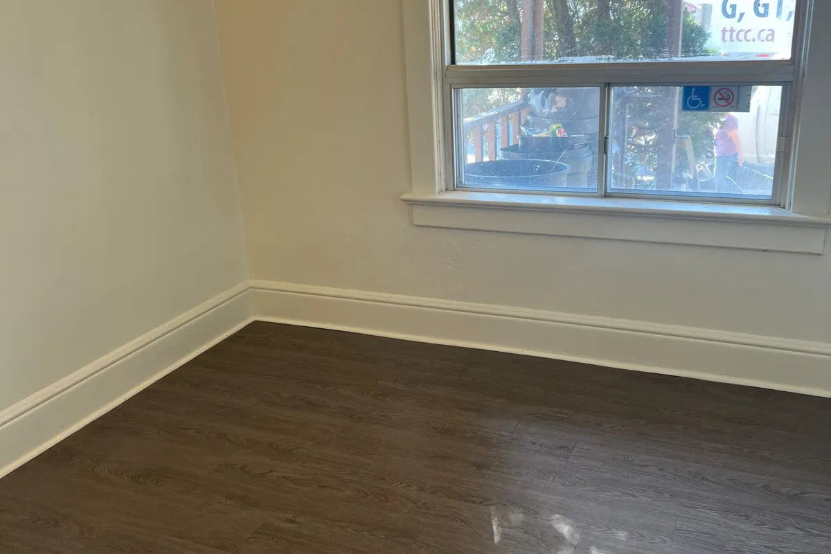 586 Main Street, ON P1B 1B8