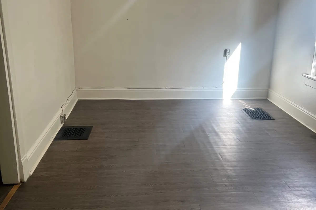 586 Main Street, ON P1B 1B8