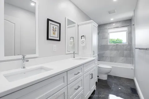 1939 Wembley Avenue, ON K2A 1A8