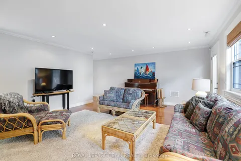 1939 Wembley Avenue, ON K2A 1A8