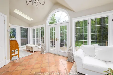 932 3RD Avenue, ON N4K 4P6