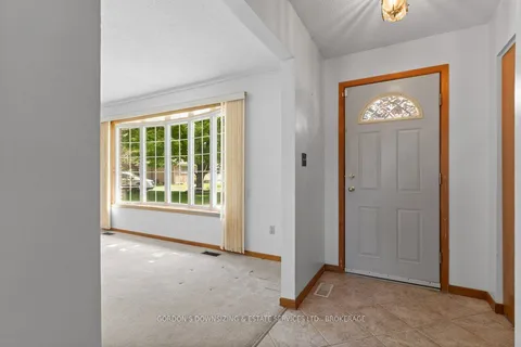 757 Louis Court, ON K7M 6E9